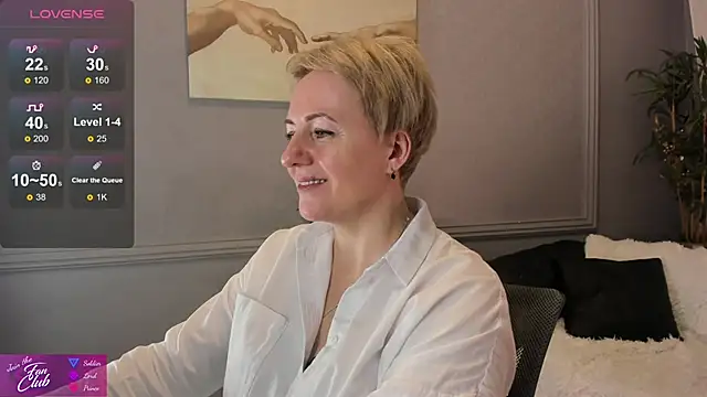 Snapshot of Nika_Smit chatting on January 19, 2025, 8:29 am Nika Smit online show from January 19, 2025, 8:29 am