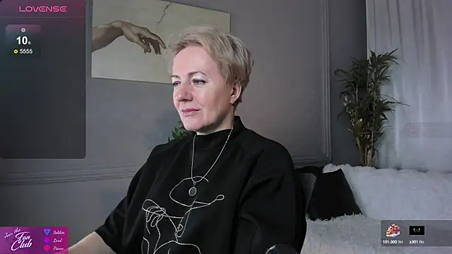 Snapshot of Nika_Smit chatting on February 1, 2025, 5:18 am Nika Smit online show from February 1, 2025, 5:18 am