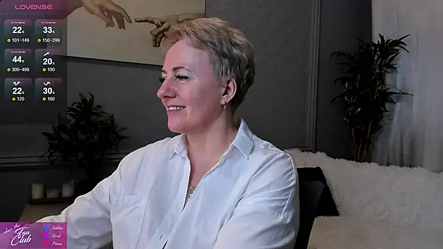 Snapshot of Nika_Smit chatting on March 1, 2025, 8:34 am Nika Smit online show from March 1, 2025, 8:34 am