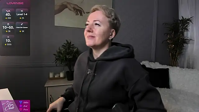 Snapshot of Nika_Smit chatting on March 3, 2025, 5:09 am Nika Smit online show from March 3, 2025, 5:09 am