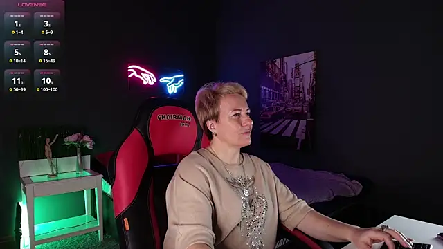 Snapshot of Nika_Smit chatting on October 3, 2025, 9:17 am Nika Smit online show from October 3, 2025, 9:17 am