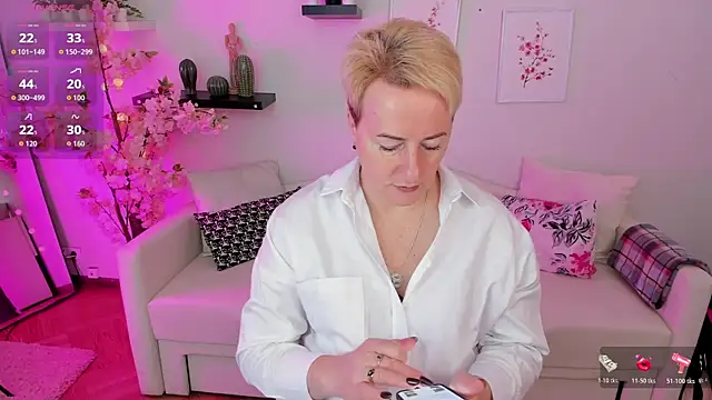 Snapshot of Nika_Smit chatting on October 19, 2025, 5:19 am Nika Smit online show from October 19, 2025, 5:19 am