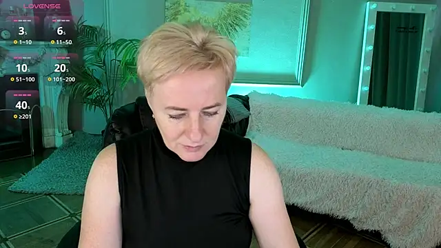 Snapshot of Nika_Smit chatting on November 21, 2025, 8:57 am Nika Smit online show from November 21, 2025, 8:57 am