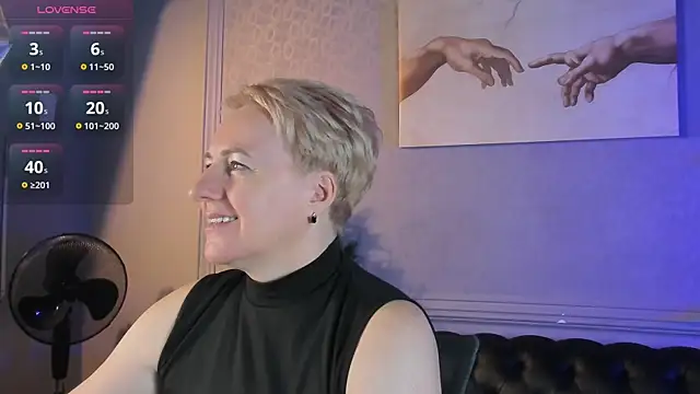 Snapshot of Nika_Smit chatting on November 28, 2025, 9:34 am Nika Smit online show from November 28, 2025, 9:34 am