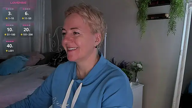 Snapshot of Nika_Smit chatting on November 29, 2025, 5:43 am Nika Smit online show from November 29, 2025, 5:43 am