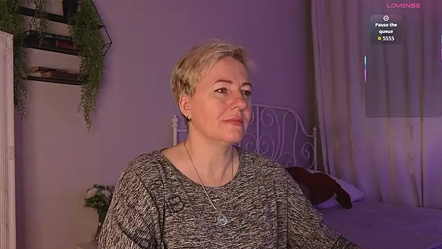 Nika Smit online show from February 28, 2026, 5:19 am