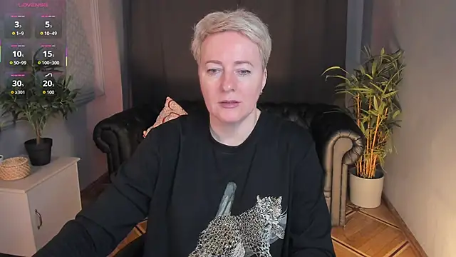 Nika Smit online show from May 3, 2026, 5:13 am