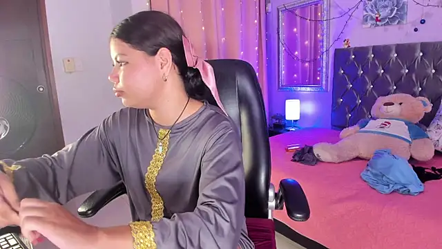 ShairaAwada online show from January 3, 2025, 3:33 pm