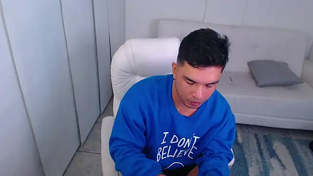 estebandelouis online show from February 17, 2025, 3:20 pm