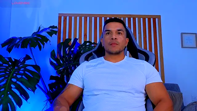 estebandelouis online show from May 23, 2026, 1:00 am