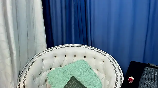 Analia18  online show from January 27, 2025, 12:16 pm