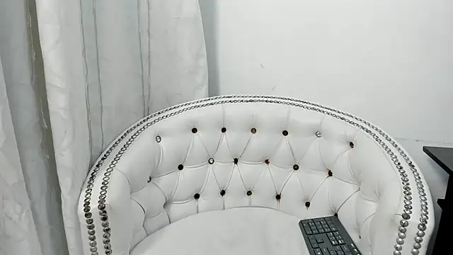 Analia18  online show from February 26, 2025, 12:58 pm