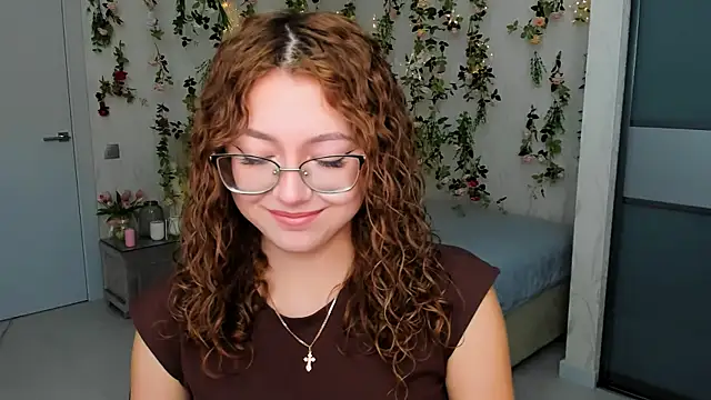 SereneFlame online show from September 19, 2025, 4:18 pm