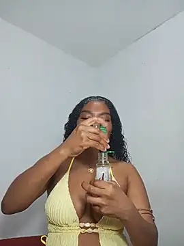 Snapshot of gianna_smith chatting on June 6, 2026, 1:32 am gianna smith online show from June 6, 2026, 1:32 am