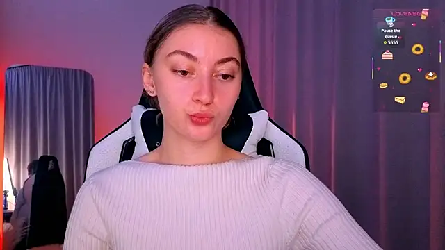 lady curls online show from October 12, 2025, 9:47 pm