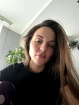 AmiLavs online show from December 21, 2025, 11:28 am