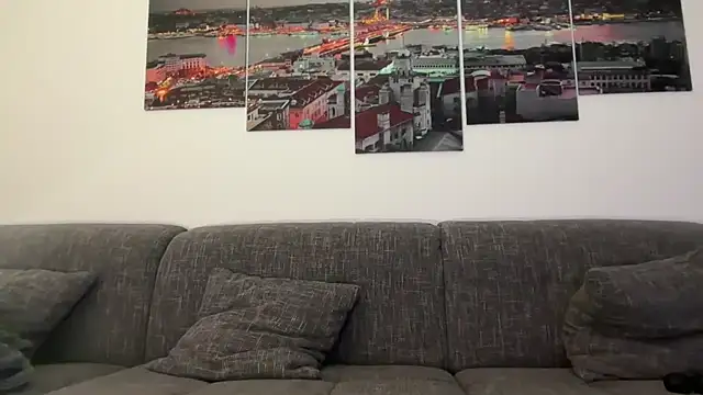 Snapshot of EmilyWi_ chatting on February 18, 2025, 1:10 am EmilyWi online show from February 18, 2025, 1:10 am