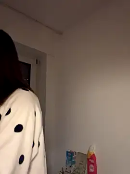 Snapshot of EmilyWi_ chatting on October 8, 2025, 5:10 pm EmilyWi online show from October 8, 2025, 5:10 pm