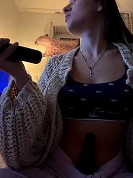 Snapshot of EmilyWi_ chatting on October 14, 2025, 9:26 pm EmilyWi online show from October 14, 2025, 9:26 pm