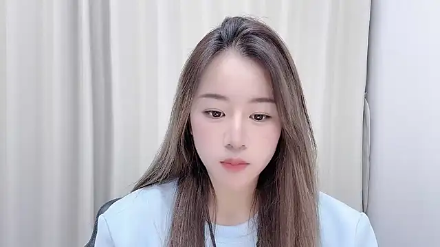 Snapshot of chloe-01 chatting on December 29, 2024, 12:23 pm chloe-01 online show from December 29, 2024, 12:23 pm