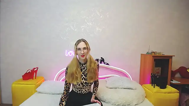 KlaryBrait online show from March 15, 2025, 12:34 pm