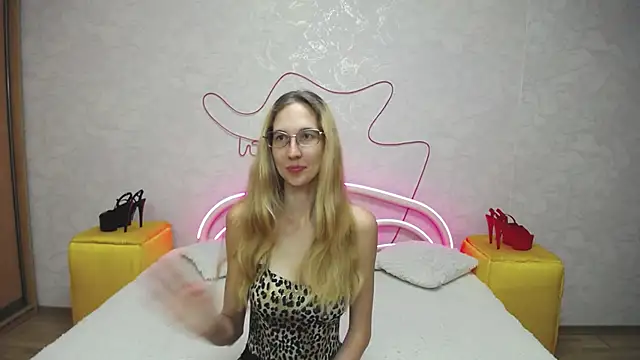 KlaryBrait online show from September 19, 2025, 4:03 am