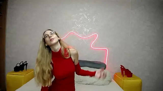 KlaryBrait online show from October 11, 2025, 4:49 pm