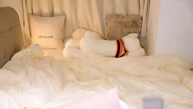 Eimile online show from November 15, 2025, 3:30 pm