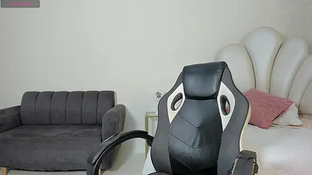 Snapshot of MaximusDick1_ chatting on June 23, 2026, 12:25 pm MaximusDick1 online show from June 23, 2026, 12:25 pm