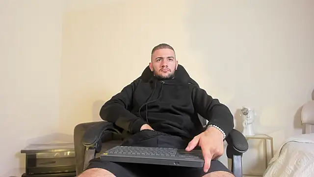 Snapshot of MaximusDick1_ chatting on June 30, 2026, 12:06 pm MaximusDick1 online show from June 30, 2026, 12:06 pm