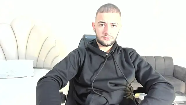 Snapshot of MaximusDick1_ chatting on July 8, 2026, 11:37 am MaximusDick1 online show from July 8, 2026, 11:37 am