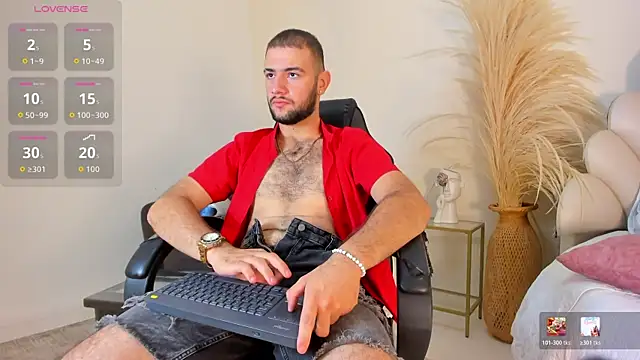Snapshot of MaximusDick1_ chatting on July 15, 2026, 12:32 pm MaximusDick1 online show from July 15, 2026, 12:32 pm