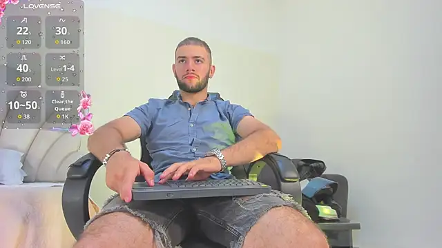 Snapshot of MaximusDick1_ chatting on July 17, 2026, 12:23 pm MaximusDick1 online show from July 17, 2026, 12:23 pm
