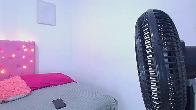 Snapshot of issa_kitty chatting on January 30, 2025, 3:08 pm issa kitty online show from January 30, 2025, 3:08 pm