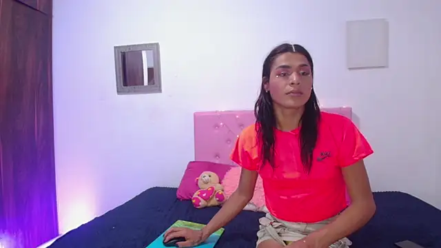 Snapshot of issa_kitty chatting on February 22, 2025, 8:09 pm issa kitty online show from February 22, 2025, 8:09 pm