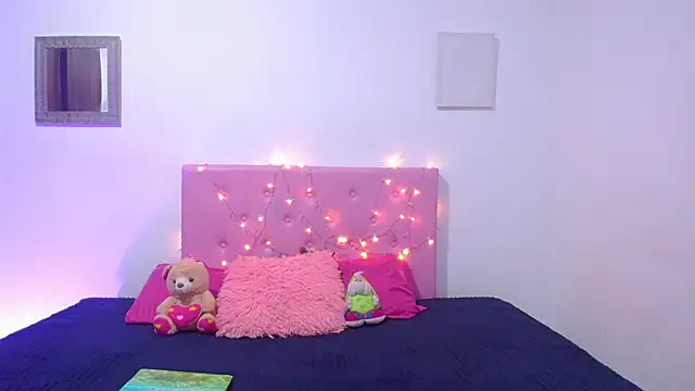 Snapshot of issa_kitty chatting on March 5, 2025, 4:45 am issa kitty online show from March 5, 2025, 4:45 am