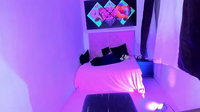 Snapshot of issa_kitty chatting on November 20, 2025, 10:42 pm issa kitty online show from November 20, 2025, 10:42 pm