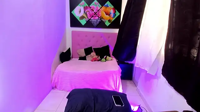 Snapshot of issa_kitty chatting on November 21, 2025, 7:12 pm issa kitty online show from November 21, 2025, 7:12 pm