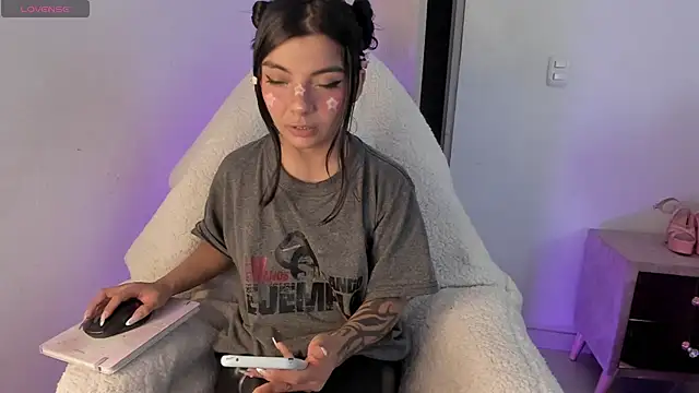 Snapshot of sofi_soft_ chatting on July 3, 2026, 6:03 pm sofi soft online show from July 3, 2026, 6:03 pm