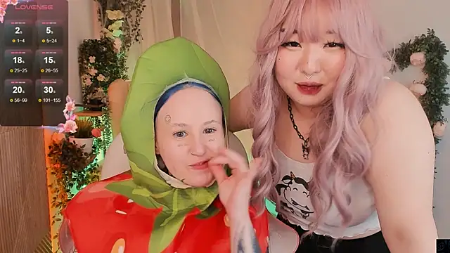 Snapshot of mei_honey_ chatting on December 13, 2024, 8:04 pm mei honey online show from December 13, 2024, 8:04 pm