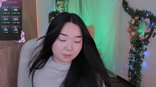 Snapshot of mei_honey_ chatting on January 2, 2025, 5:24 am mei honey online show from January 2, 2025, 5:24 am