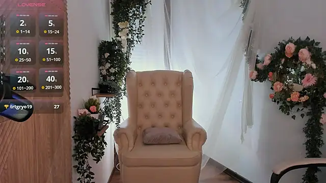 Snapshot of mei_honey_ chatting on March 7, 2025, 2:01 pm mei honey online show from March 7, 2025, 2:01 pm