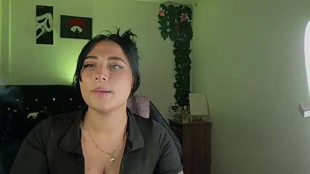 Snapshot of Pauilina chatting on May 21, 2026, 9:44 pm Pauilina online show from May 21, 2026, 9:44 pm