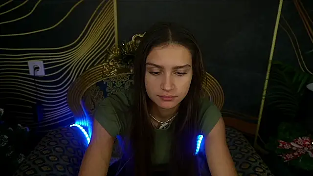 Snapshot of ValeryRoyale chatting on December 15, 2024, 9:45 am ValeryRoyale online show from December 15, 2024, 9:45 am