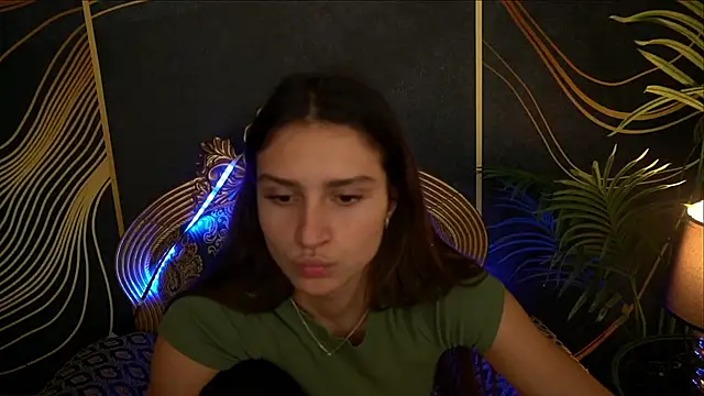 Snapshot of ValeryRoyale chatting on February 10, 2025, 5:52 pm ValeryRoyale online show from February 10, 2025, 5:52 pm