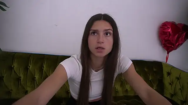 Snapshot of ValeryRoyale chatting on March 14, 2025, 8:21 am ValeryRoyale online show from March 14, 2025, 8:21 am