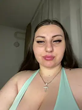 Snapshot of KarinaCelinne chatting on April 10, 2026, 8:24 pm KarinaCelinne online show from April 10, 2026, 8:24 pm