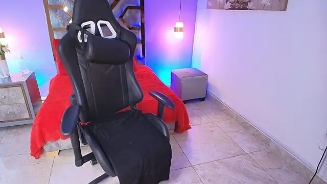 BRITHANY SPARK online show from November 7, 2025, 4:01 am