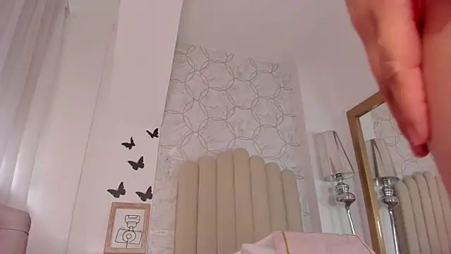 Snapshot of Foxy200__ chatting on July 7, 2026, 7:51 pm Foxy200 online show from July 7, 2026, 7:51 pm