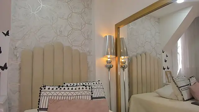 Snapshot of Foxy200__ chatting on July 26, 2026, 7:54 pm Foxy200 online show from July 26, 2026, 7:54 pm